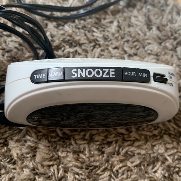 Alarm clock - Picture 2 of 2